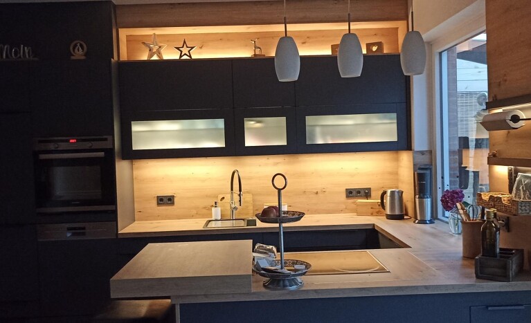 Referenzen - so sehen unsere Küchen aus. Referenzen - so sehen unsere Küchen aus.